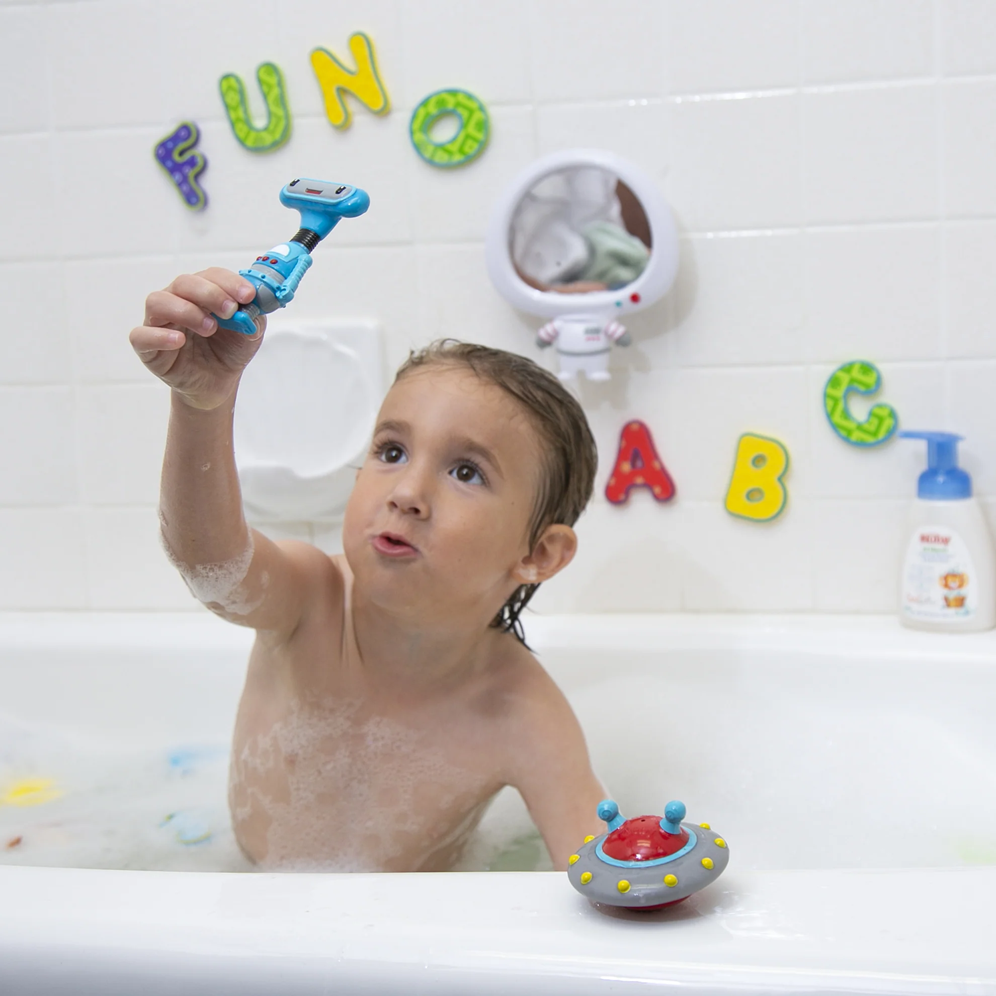 Awesome Astronaut Mirror Bath Set - Image 5