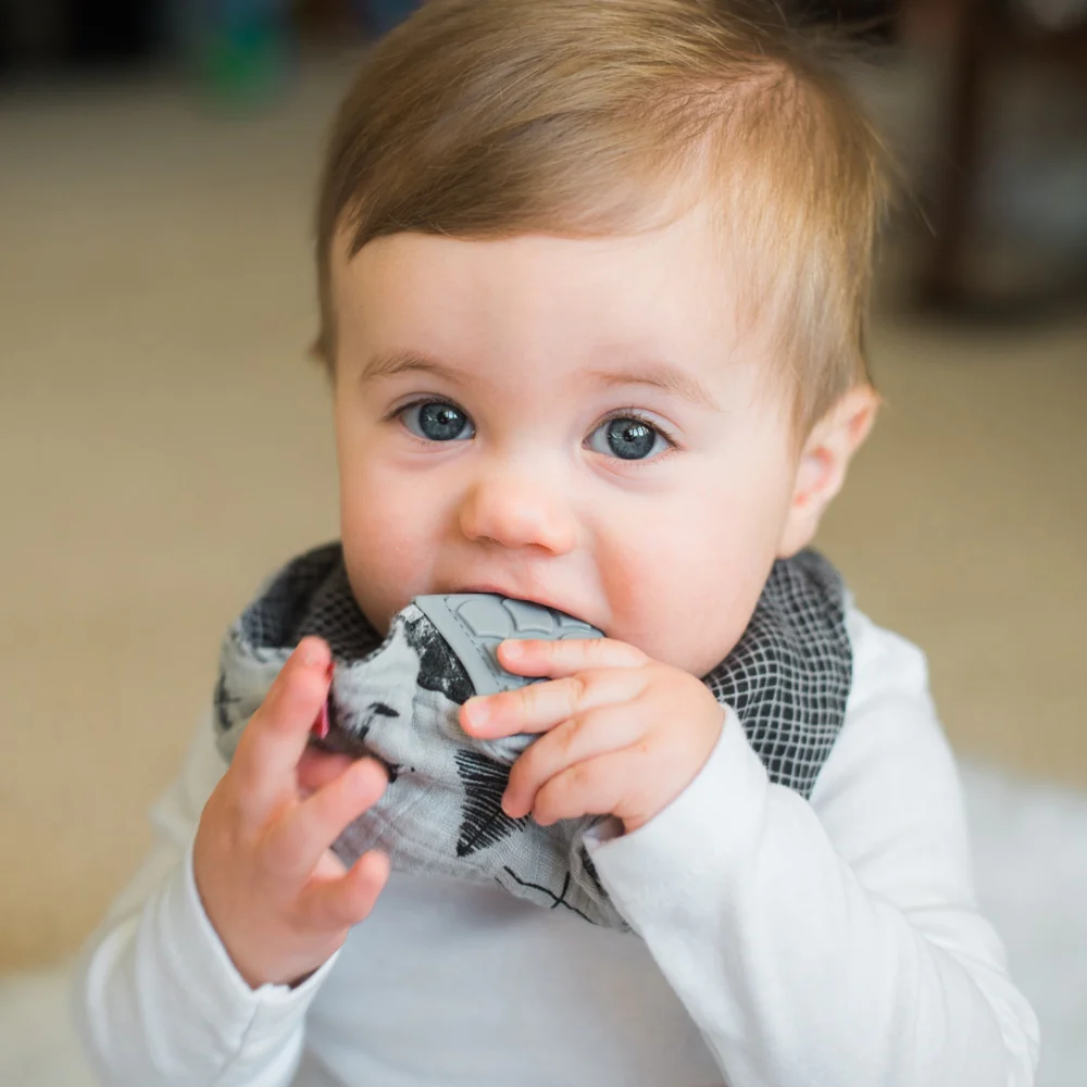 100% Natural Cotton Muslin Teething Bib - Image 9